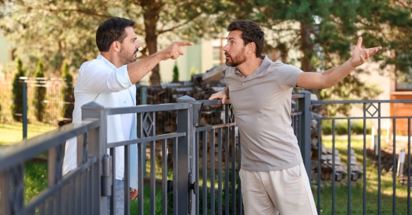 ריב שכנים: איך שוברים את הקרח ומגיעים להסכמה לפני שהעסק מסתבך?
